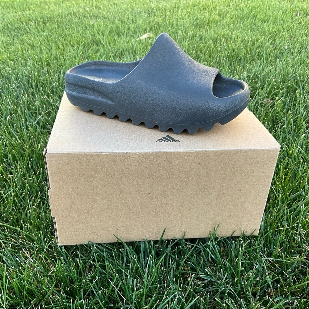 YEEZY Adidas Slides Slip-On Sandals Black Kids Size 1Y - Picture 3 of 7